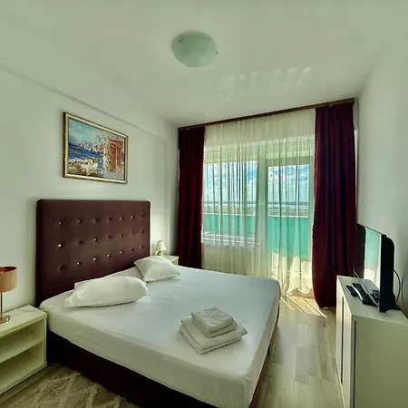 View Summerland * Mamaia