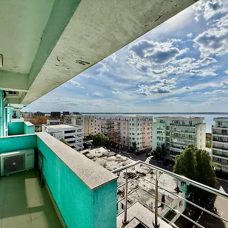 View Summerland * Mamaia